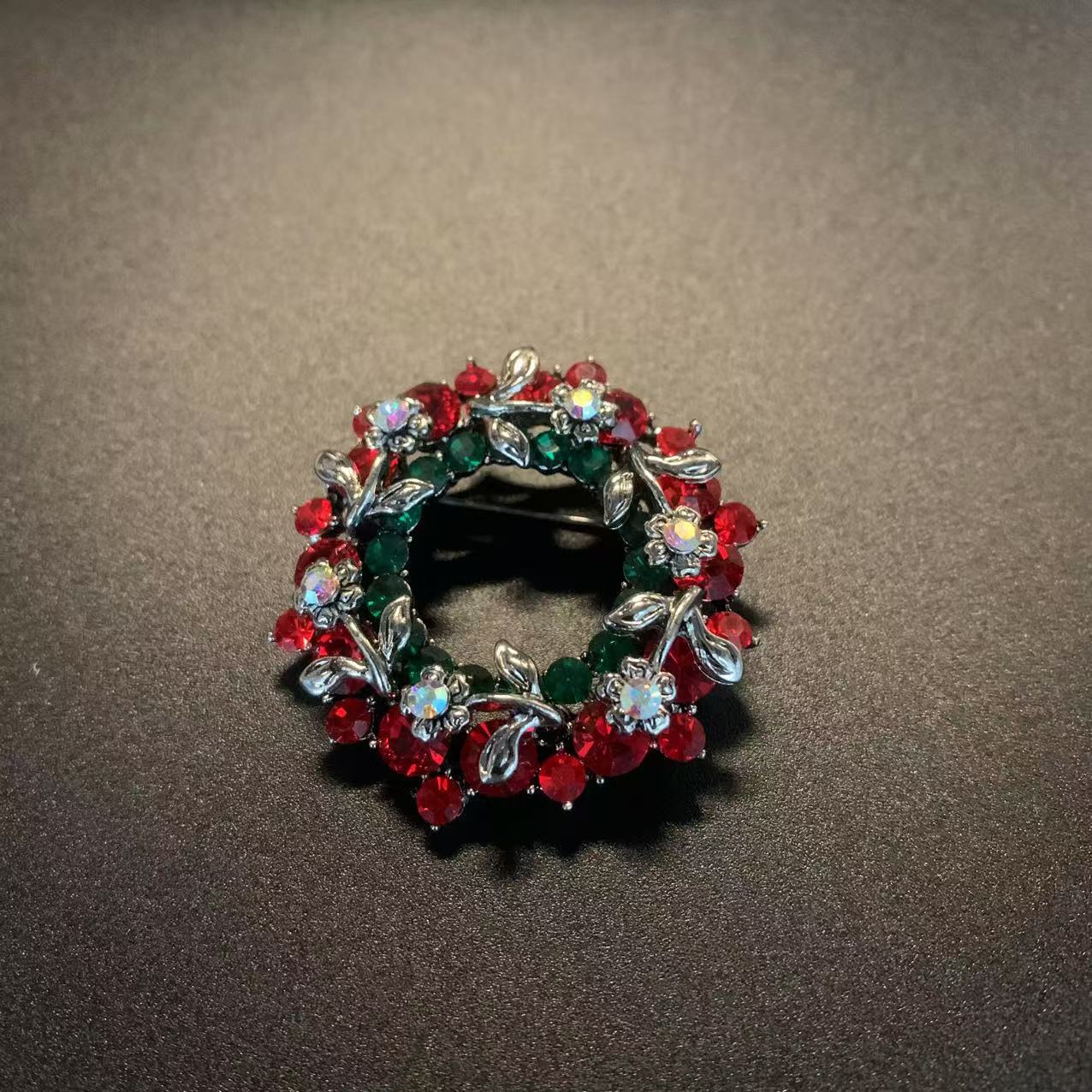 New Flower Sweet Elegance Retro Distressed Hollow Three-dimensional Brooch